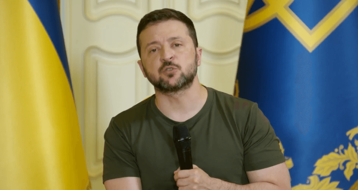 Зеленський заявив, що затягування із допомогою США послабило позиції України на полі бою