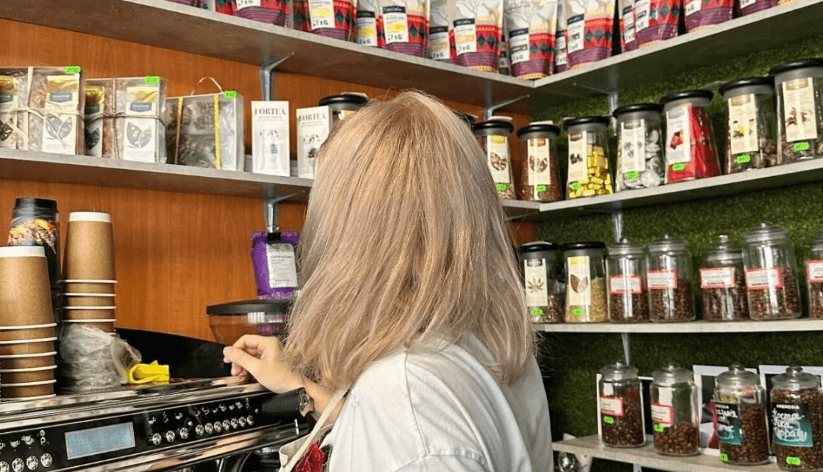 Переселенка зі Старобільська відкрила чайний кіоск у Хмельницькому