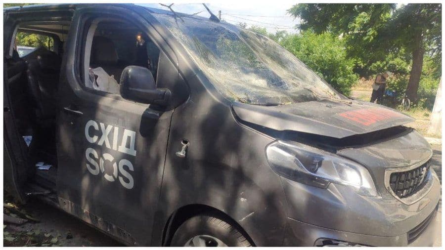 окупанти обстріляли волонтерів Торецьк