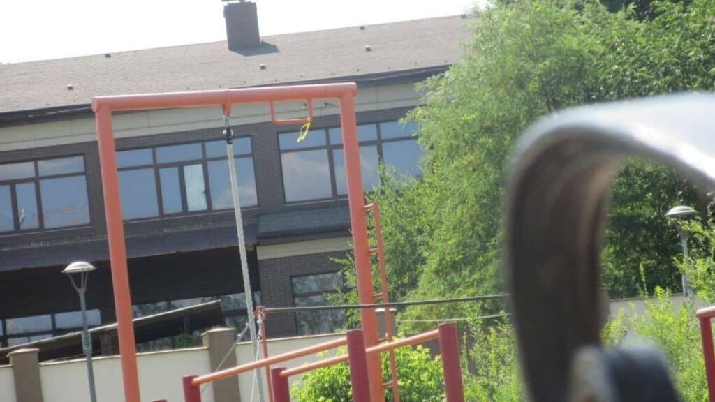 жовта стрічка 3