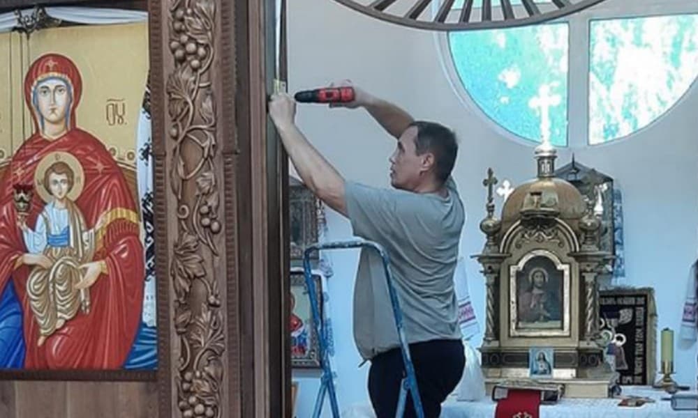 У Мирнограді на Донеччині під обстрілами евакуюють храми