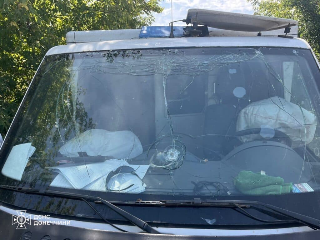 Група рятівників "ФЕНІКС" потрапила під обстріл під час евакуації цивільних мешканців у Покровському районі (фото, відео)