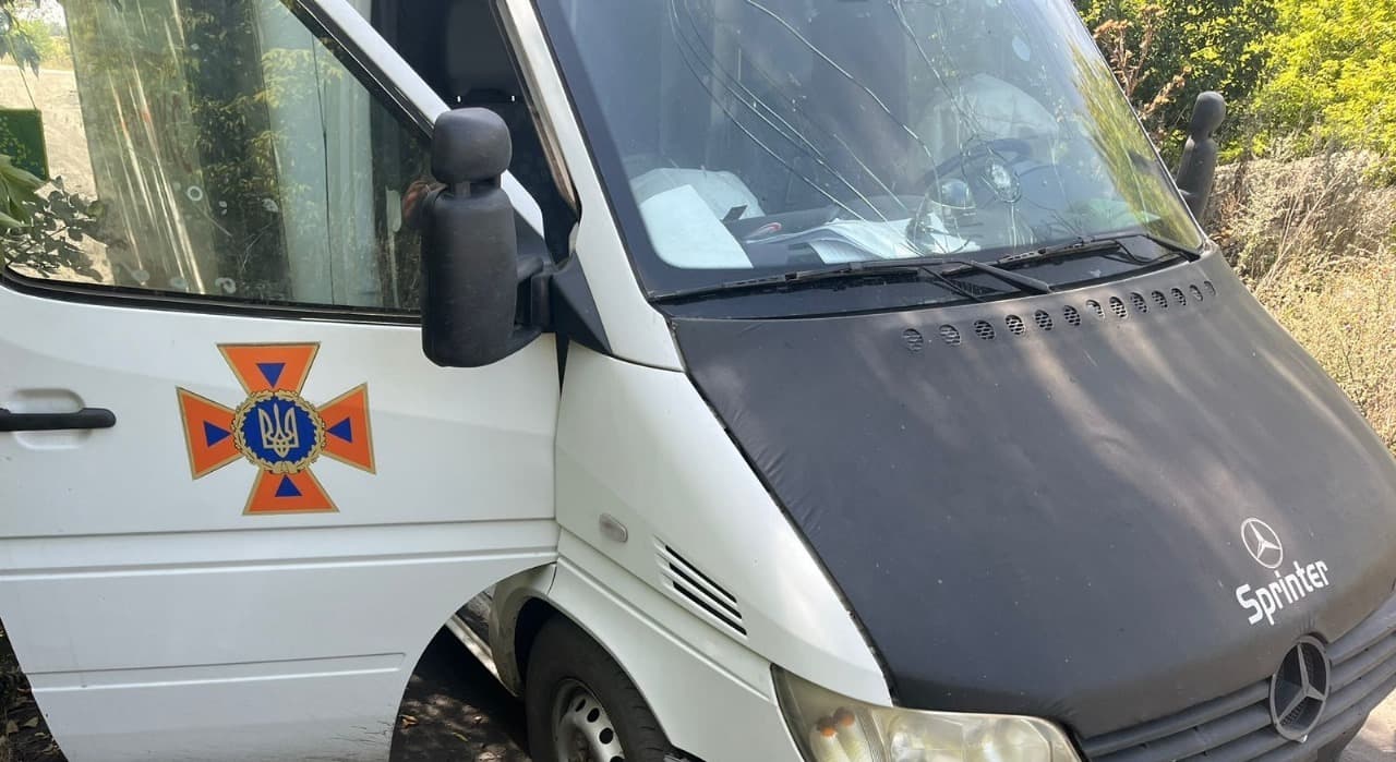 Група рятівників "ФЕНІКС" потрапила під обстріл під час евакуації цивільних мешканців у Покровському районі (відео)