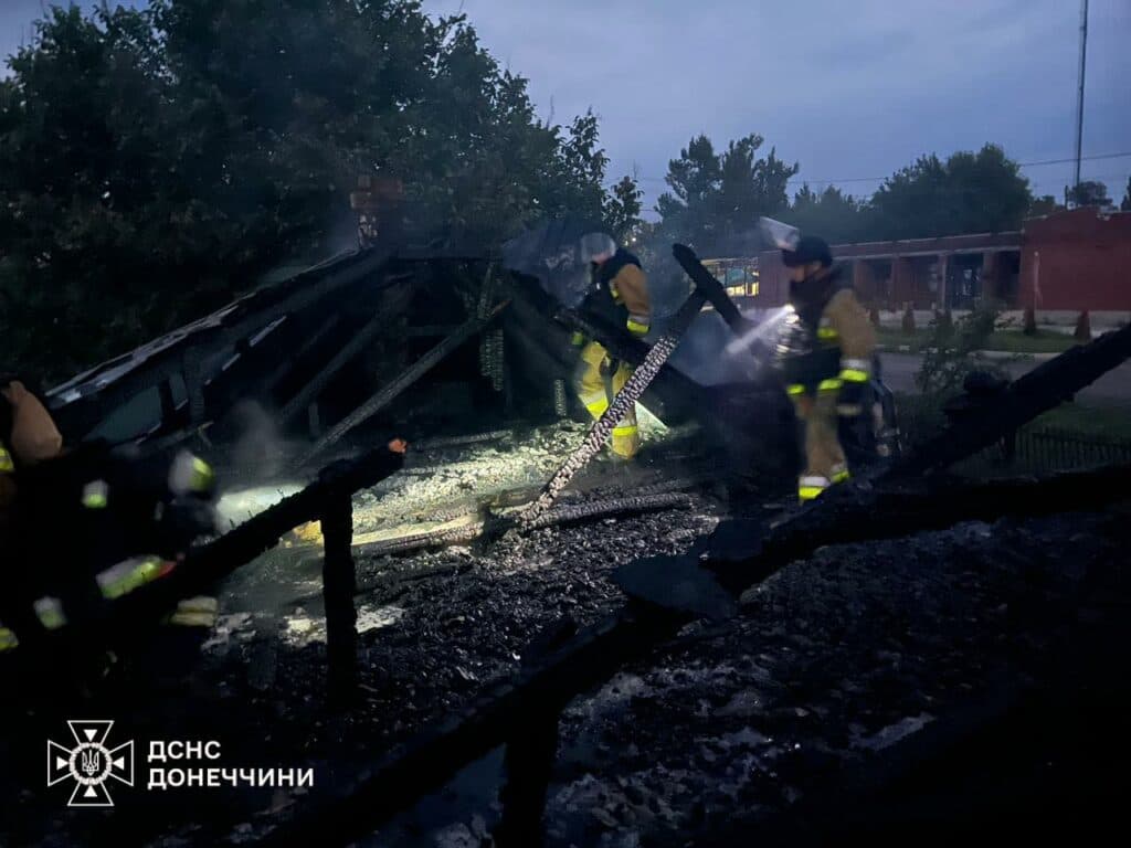 У Краматорську горіли гаражі, а в Слов'янську загорівся автомобіль (фото)