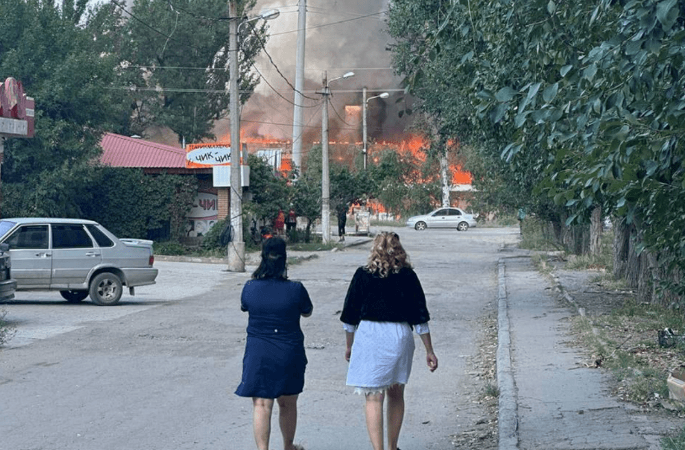 В окупованому Донецьку горить ТЦ "Галактика"(відео)