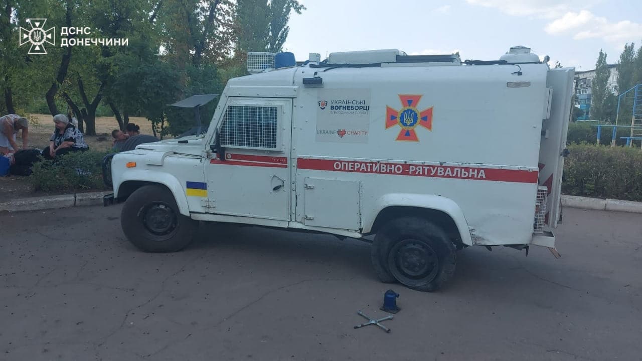Евакуаційна машина потрапила під обстріл