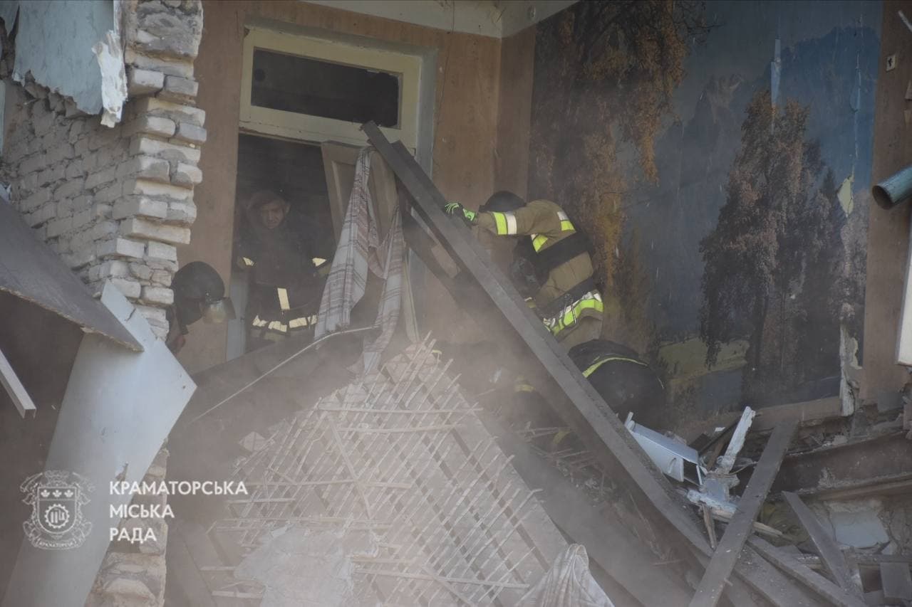 У Краматорську показали наслідки ворожого ракетного удару (фото)