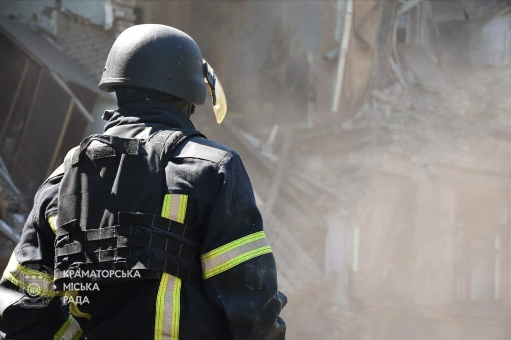 У Краматорську показали наслідки ворожого ракетного удару (фото)