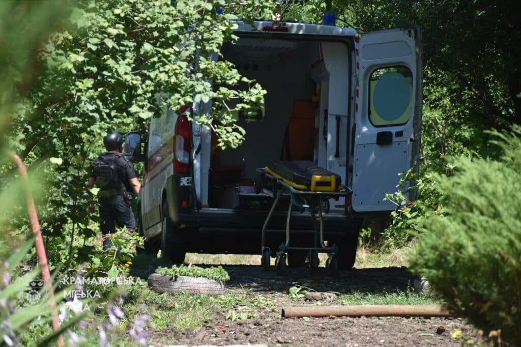 У Краматорську показали наслідки ворожого ракетного удару (фото)