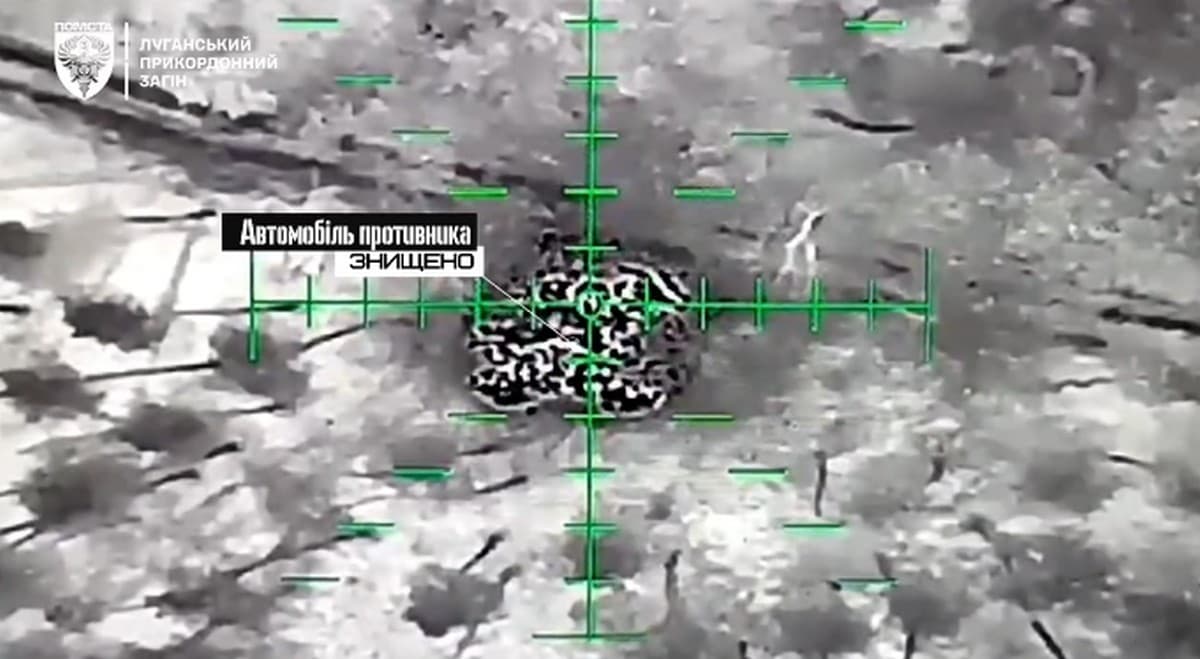 Броньований автомобіль, 4 автівки та два склади боєкомплекту знищили прикордонники в районі Кремінної (відео)