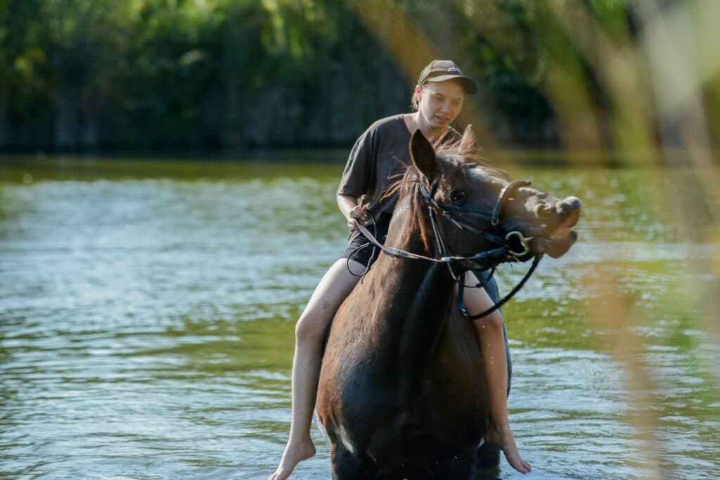 Родини захисників Маріуполя відвідали соціальне ранчо (фото)