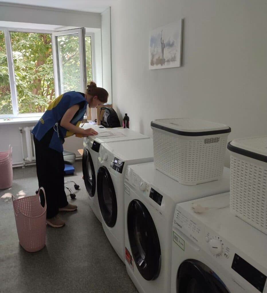 У Рівному запрацював побутовий центр для маріупольців (фото)