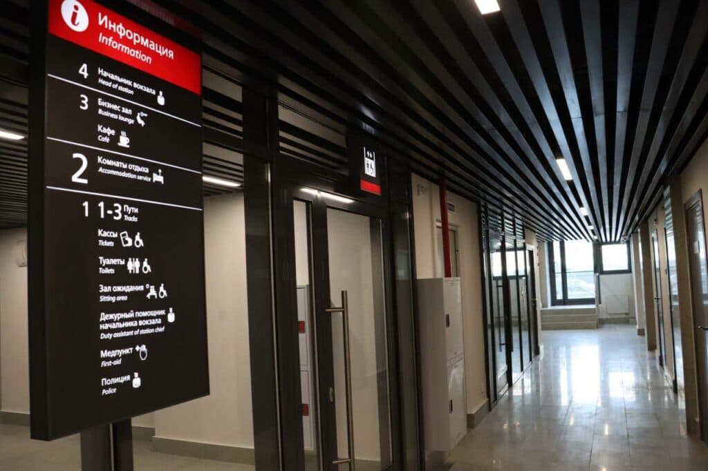 Росіяни "відкрили" раніше зруйнований ними ж на 80% залізничний вокзал в