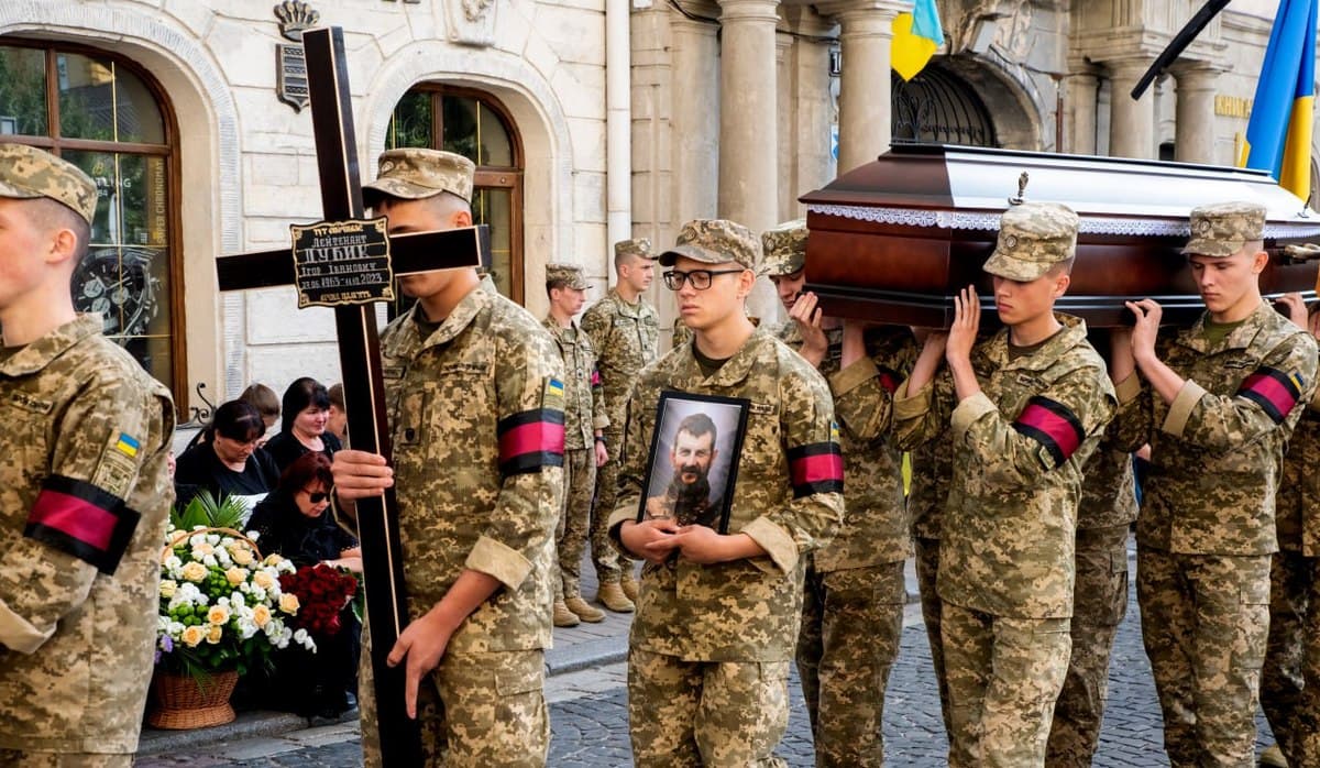 У Львові попрощалися із захисником Маріуполя (фото)