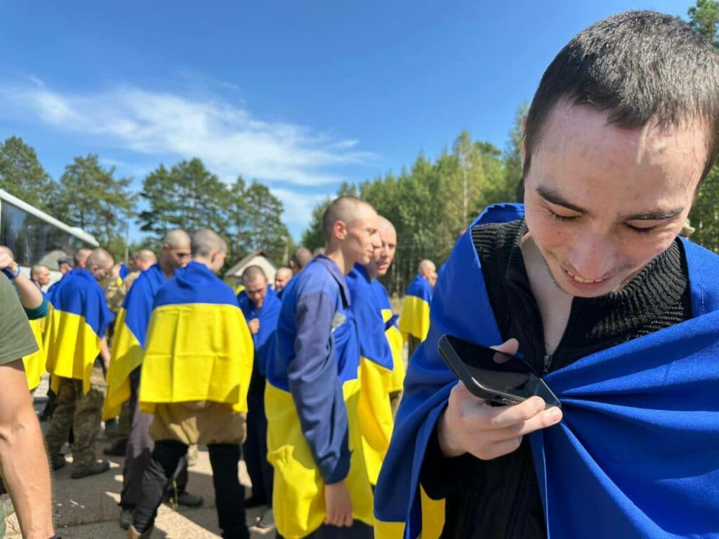Більшість повернутих сьогодні в Україну з полону рф захисників — оборонці Маріуполя
