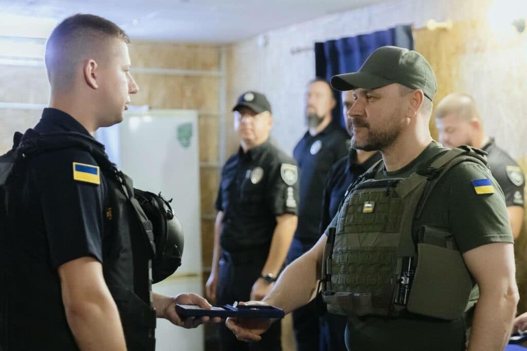 Очільник МВС відвідав Донеччину, нагородив бійців НГУ, рятувальників і поліціянтів 9