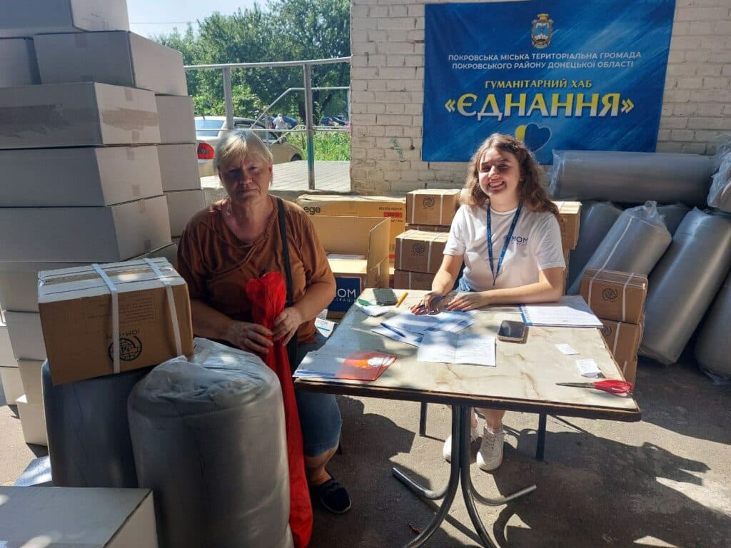 Переселенцям з Покровська МОМ надала гуманітарну допомогу (фото)