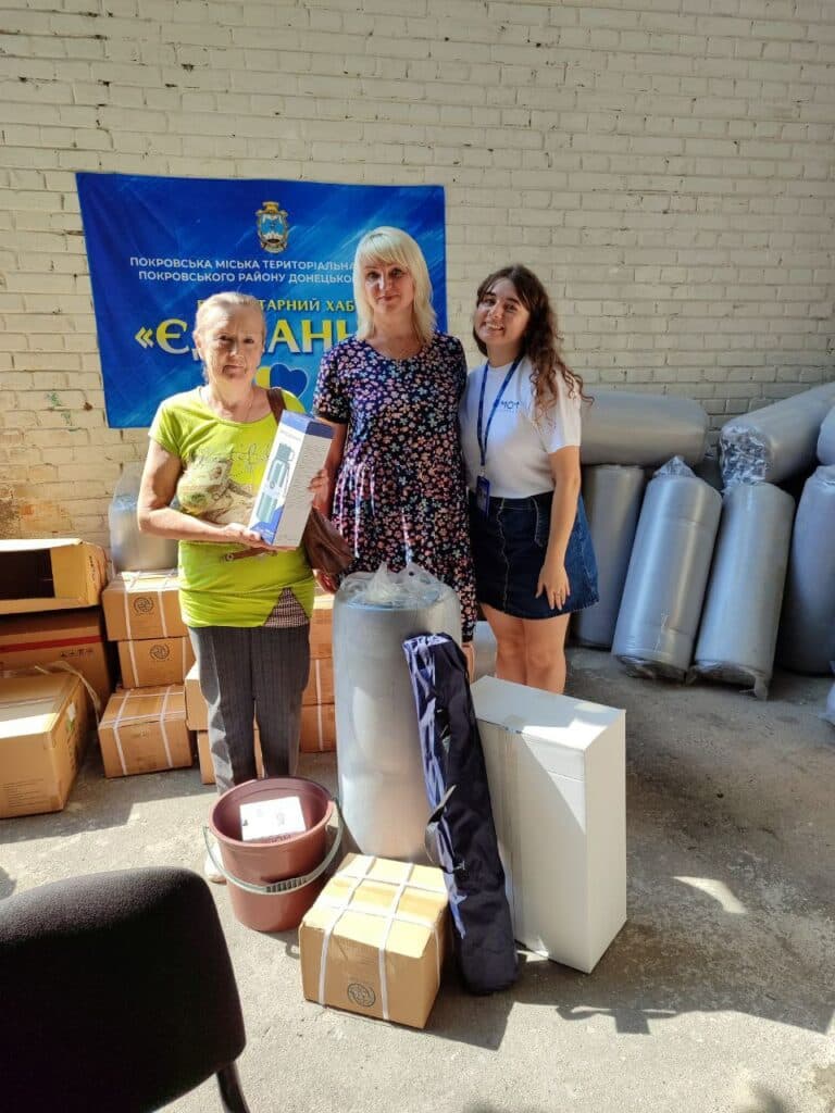 Переселенцям з Покровська МОМ надала гуманітарну допомогу (фото)