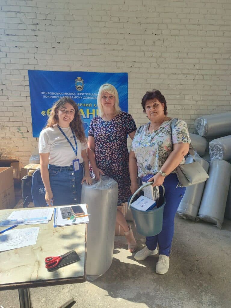 Переселенцям з Покровська МОМ надала гуманітарну допомогу (фото)
