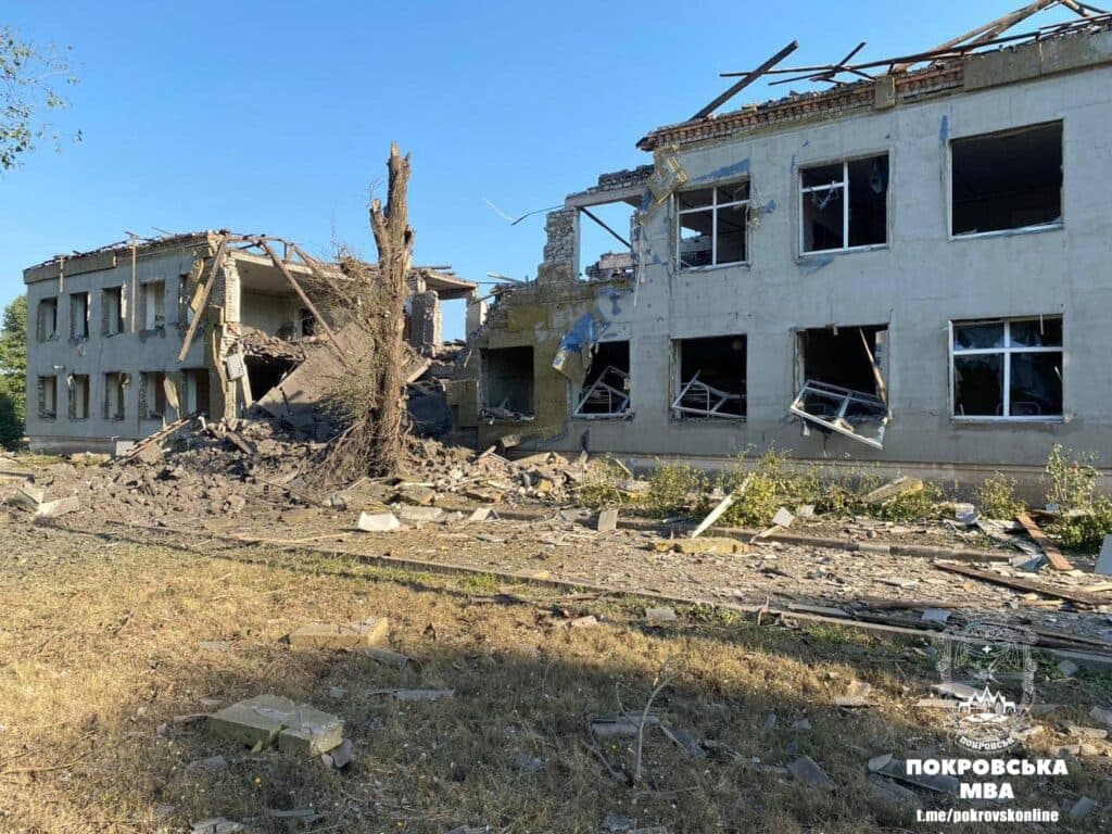 Также: Славянск снова обстреляли оккупанты: пострадало авто и торговый павильон
Также: Мирноградская громада попала под вражеский обстрел: есть 4 раненых, среди них — дети