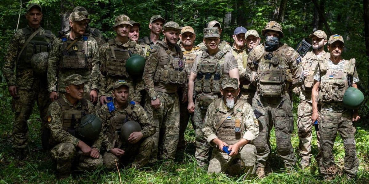 Сирський вручив українським захисникам відзнаки за мужність та героїзм у боях на Покровському напрямку 3