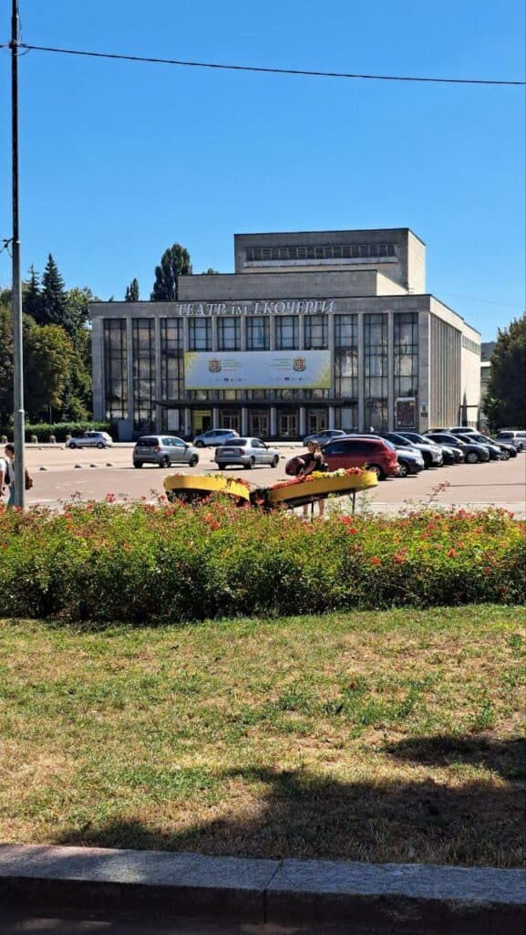 У Житомирі завершують підготовку до відкриття центру для переселенців "Я — Маріуполь" (фото)