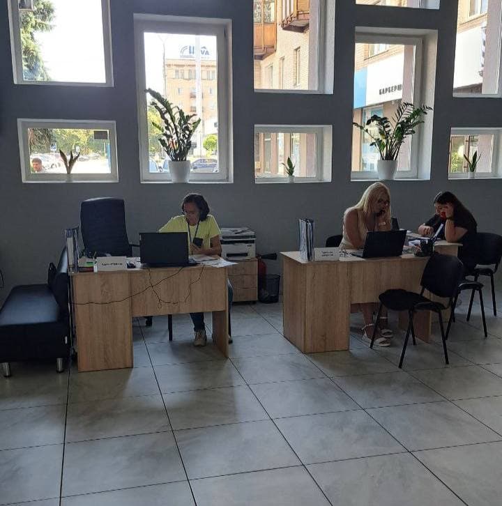 У Житомирі завершують підготовку до відкриття центру для переселенців "Я — Маріуполь" (фото)