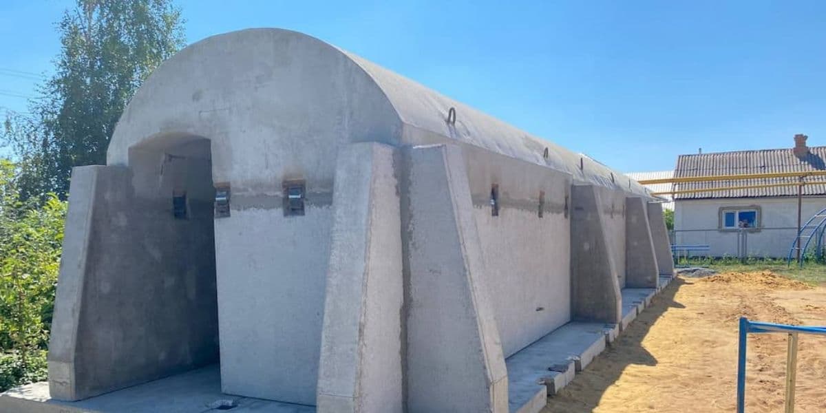 модульне укриття біля школи