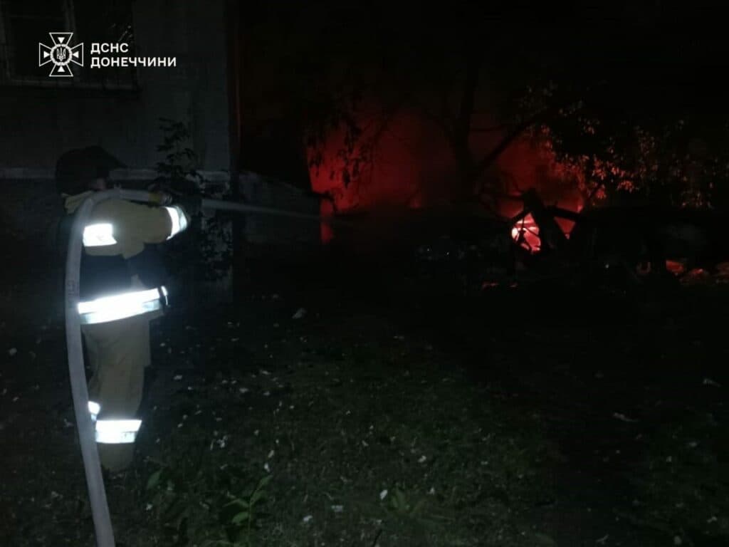 пожежі на донеччині внаслідок російських обстрілів 4