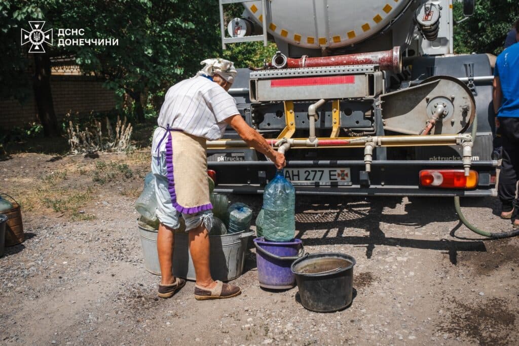 привезли воду в костянтинівку 5