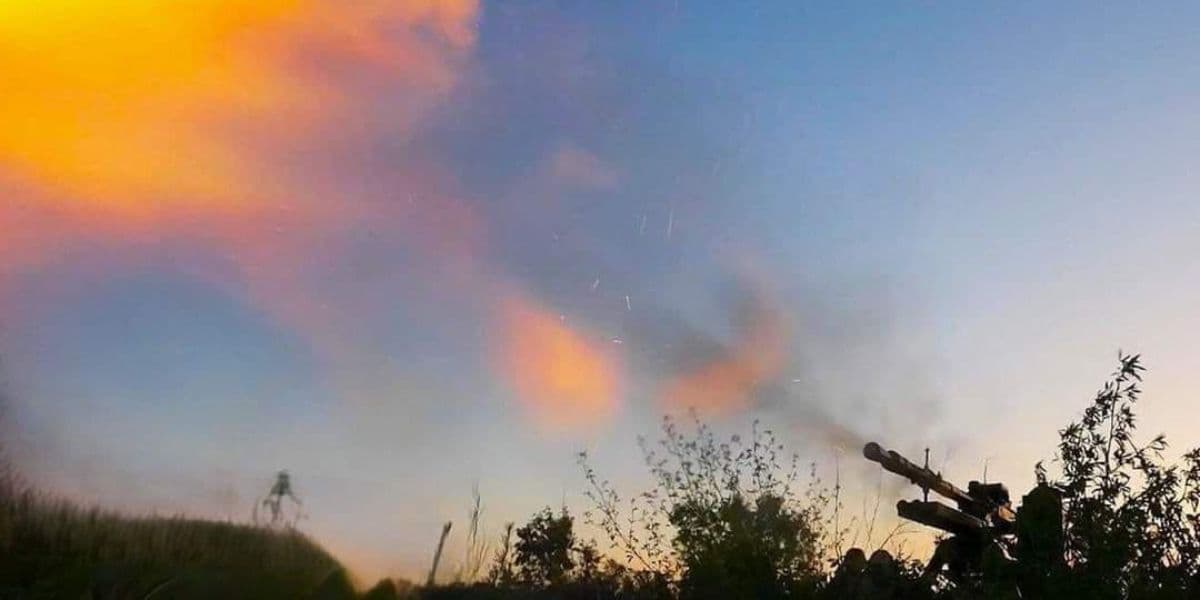 сріляє кулемет 122 ОБр ТрО