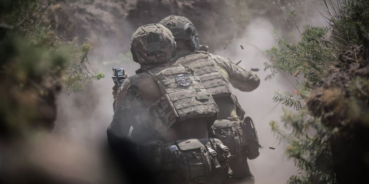 стріляють бійці 24 омбр