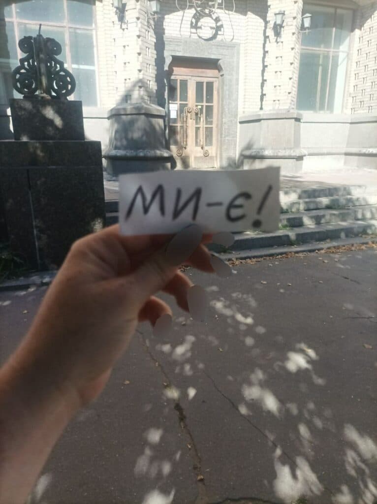 жовта стрічка 6