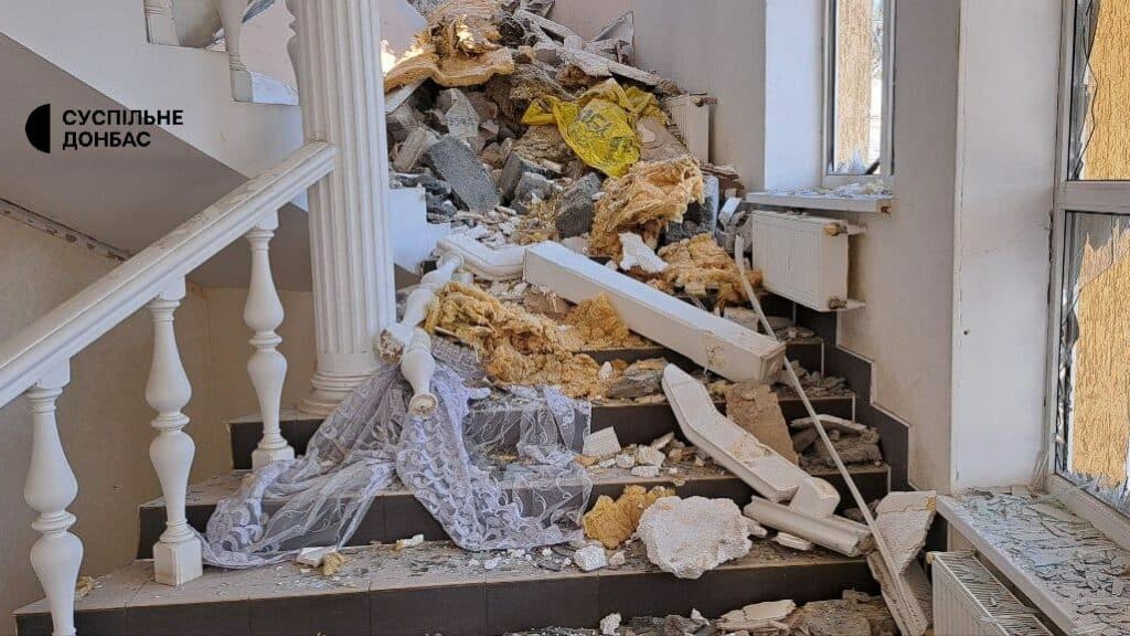 зруйнований готель у краматорську 7