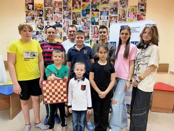 Діти-переселенці з 4 громад Донеччини пограли у шашки у Дніпрі 1