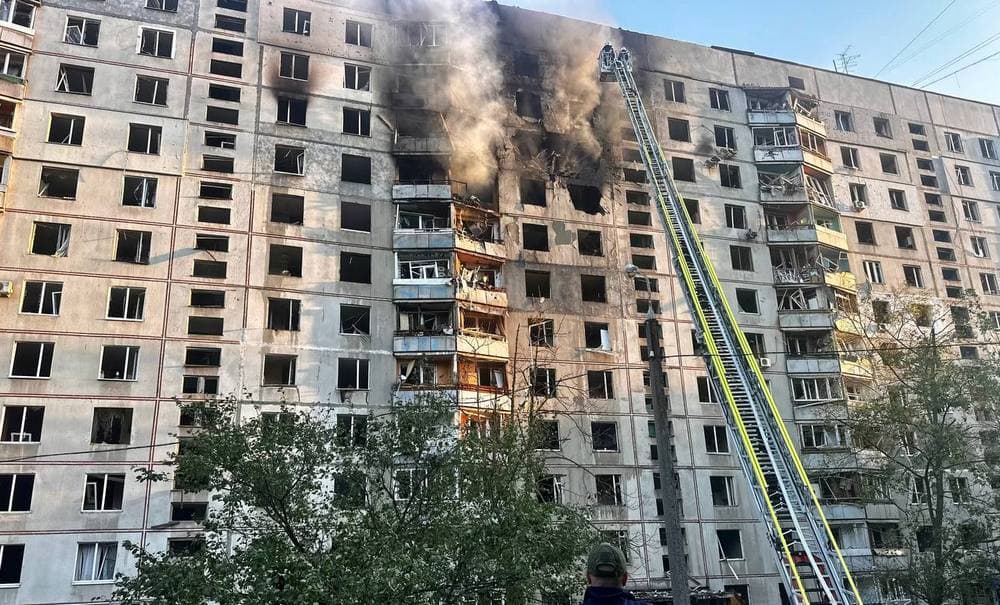 Внаслідок ворожої авіаатаки по Харкову постраждала 41 людина, є люди під завалами