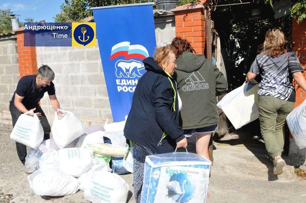 Загарбники заселяють "біженців" з Курщини у будинки маріупольців (фото)