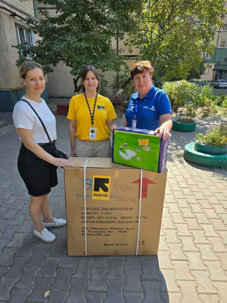 Маломобільні маріупольці отримали допомогу (фото)