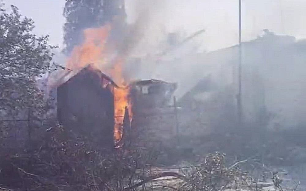 В Маріуполі окупанти не приїхали на пожежу в приватному секторі (відео)