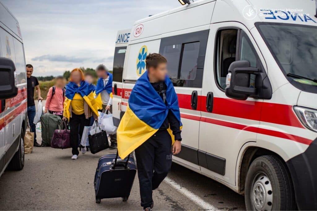 На Батьківщину вдалося повернути українських діток 4