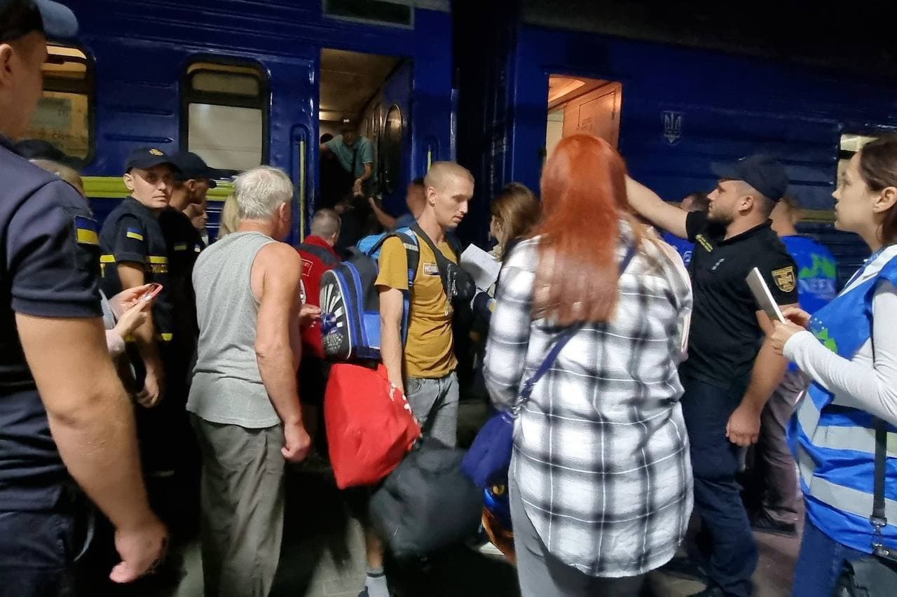 На Буковину прибув евакуаційний поїзд з Донеччини 1