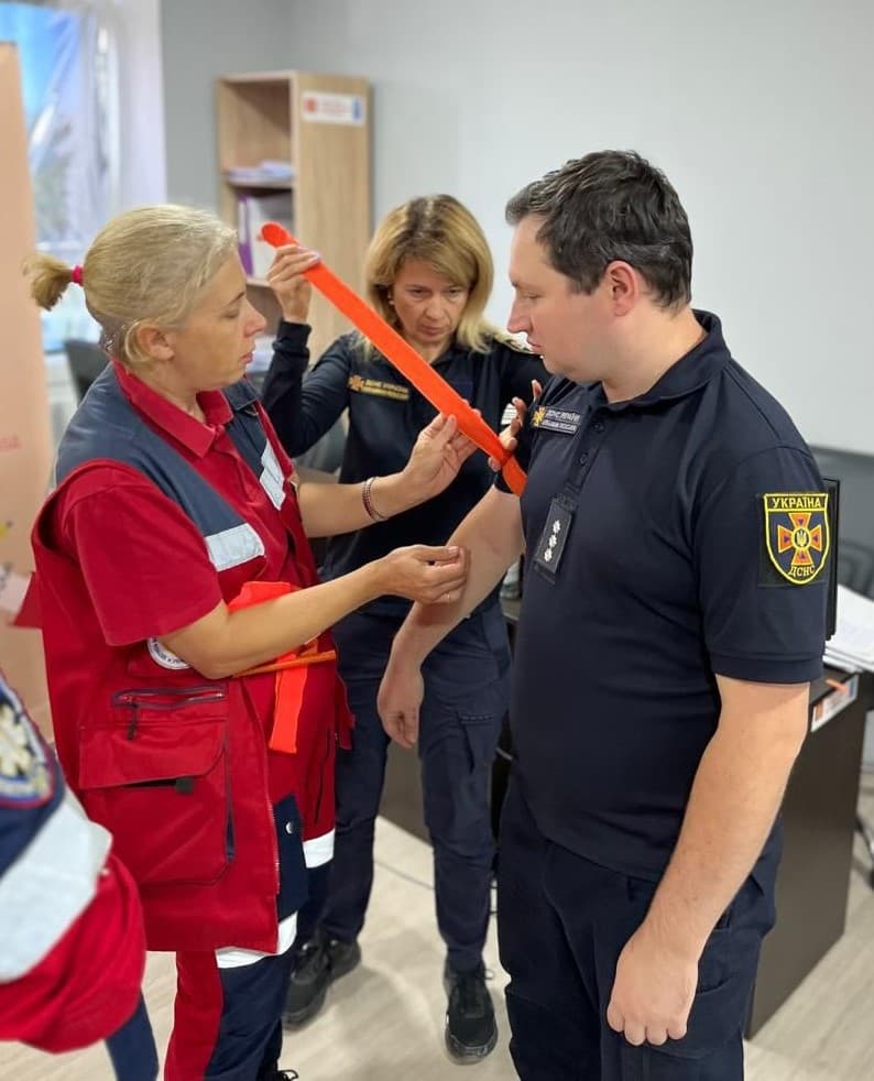 Чрезвычайники Луганщины учились оказывать первую психологическую и медицинскую помощь.