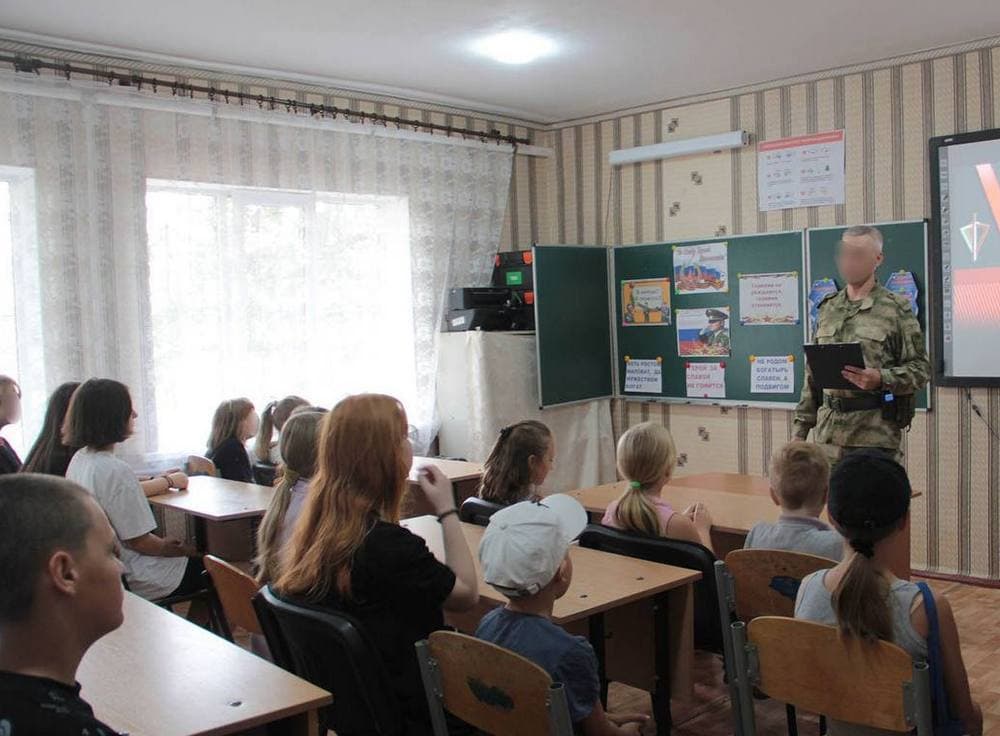 Поліцаї окупантів будуть шукати "проукраїнських дітей" у школах