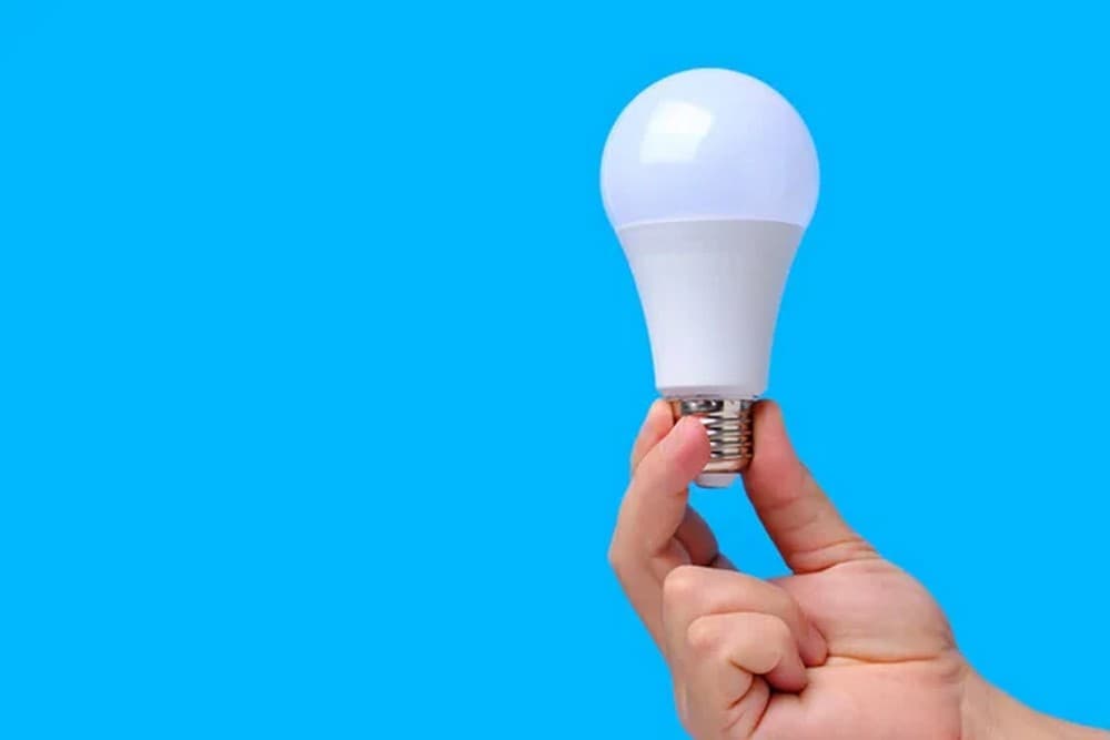 На Донеччині через ворожі обстріли було знеструмлено понад 11 тисяч абонентів