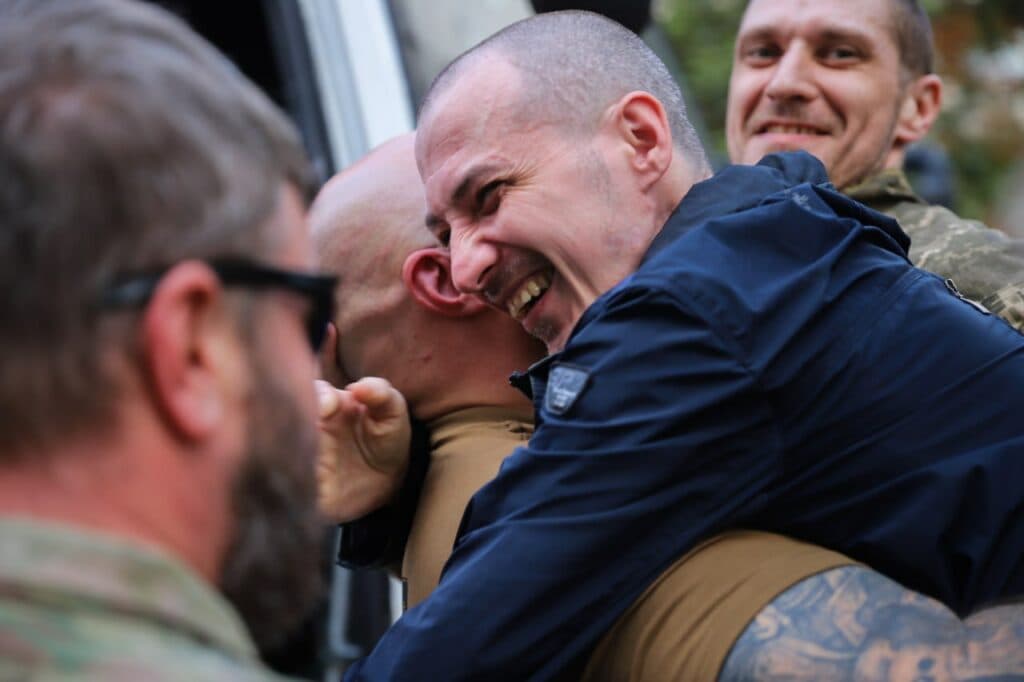 В Украину вернулись 15 бойцов Азова 2