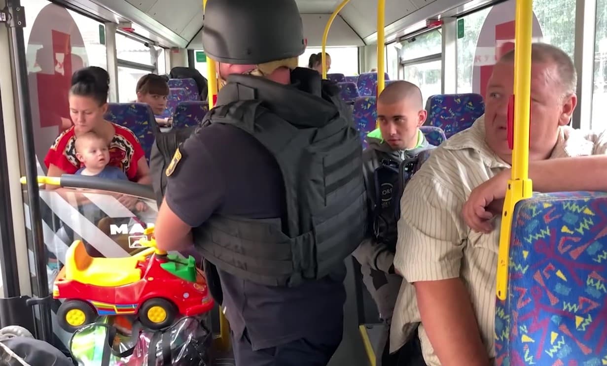 евакуація населення з костянтинівки, скриншот з відео донецької ода