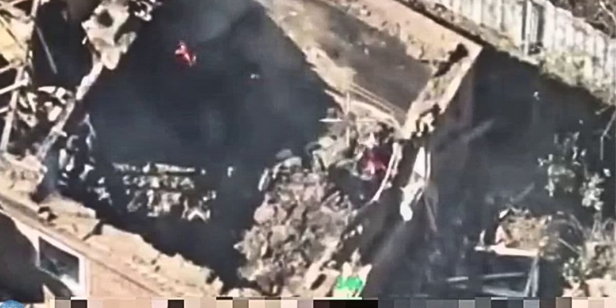 невдала спроба повісити триколор