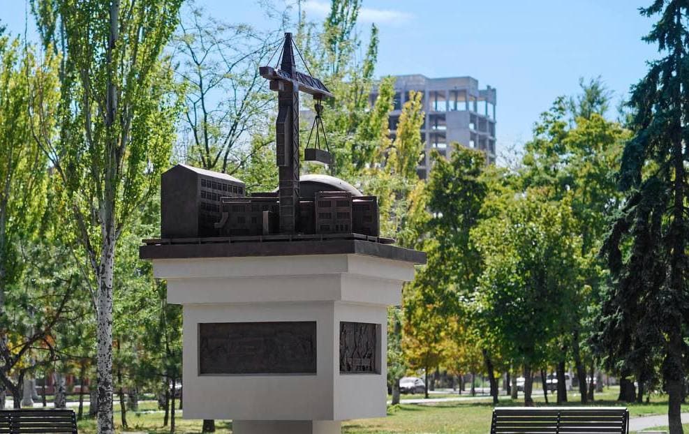 пам'ятник у маріуполі