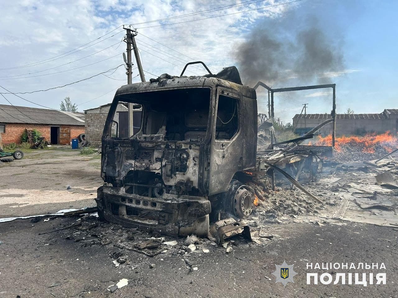 згоріла вантажівка червоного хреста