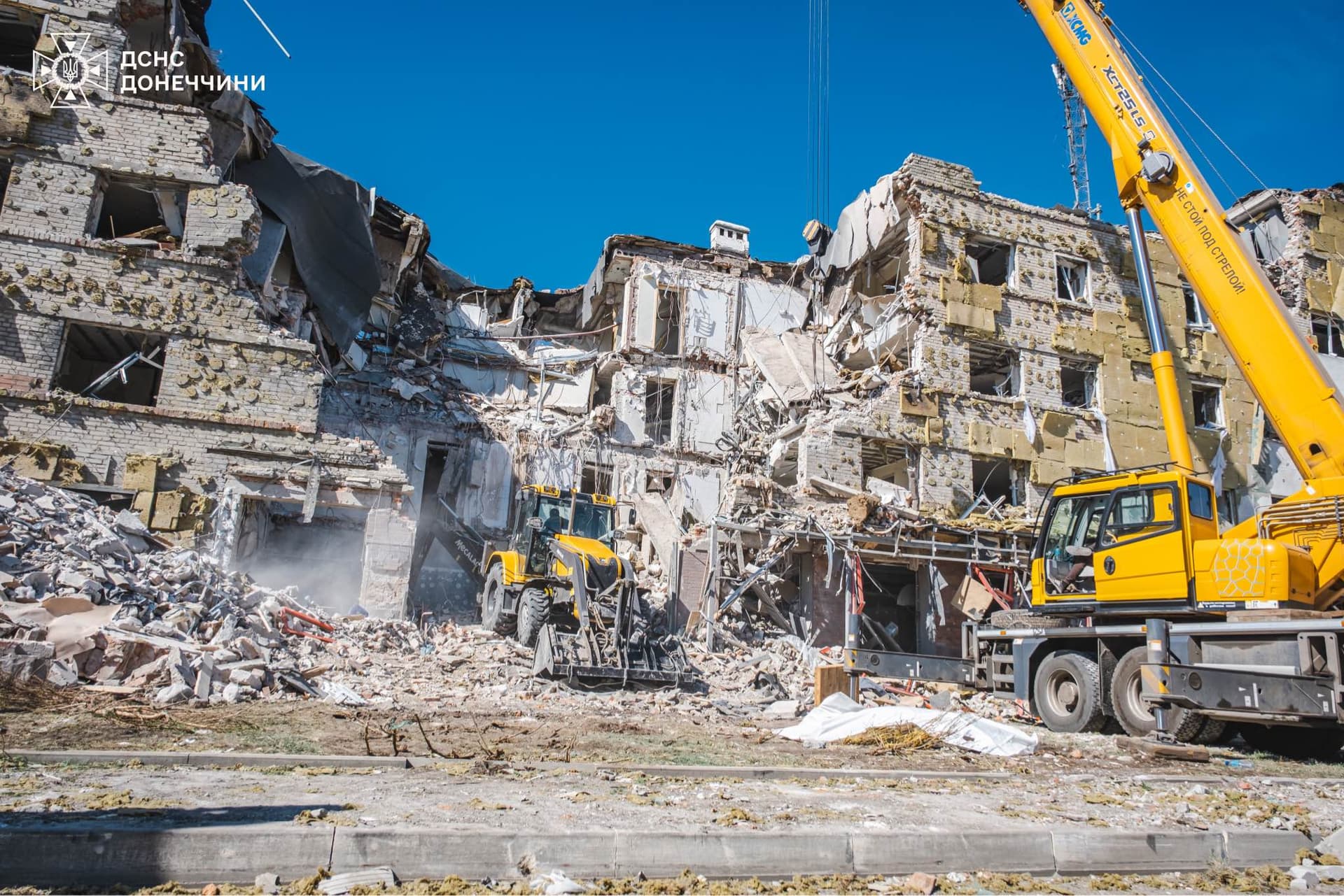 зруйнований готель у Миколаївці